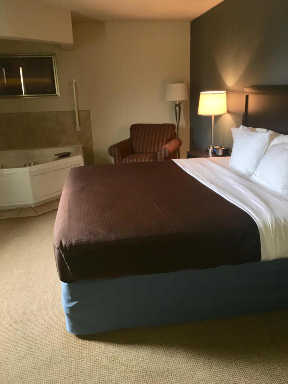 Americinn By Wyndham Monmouth Екстериор снимка